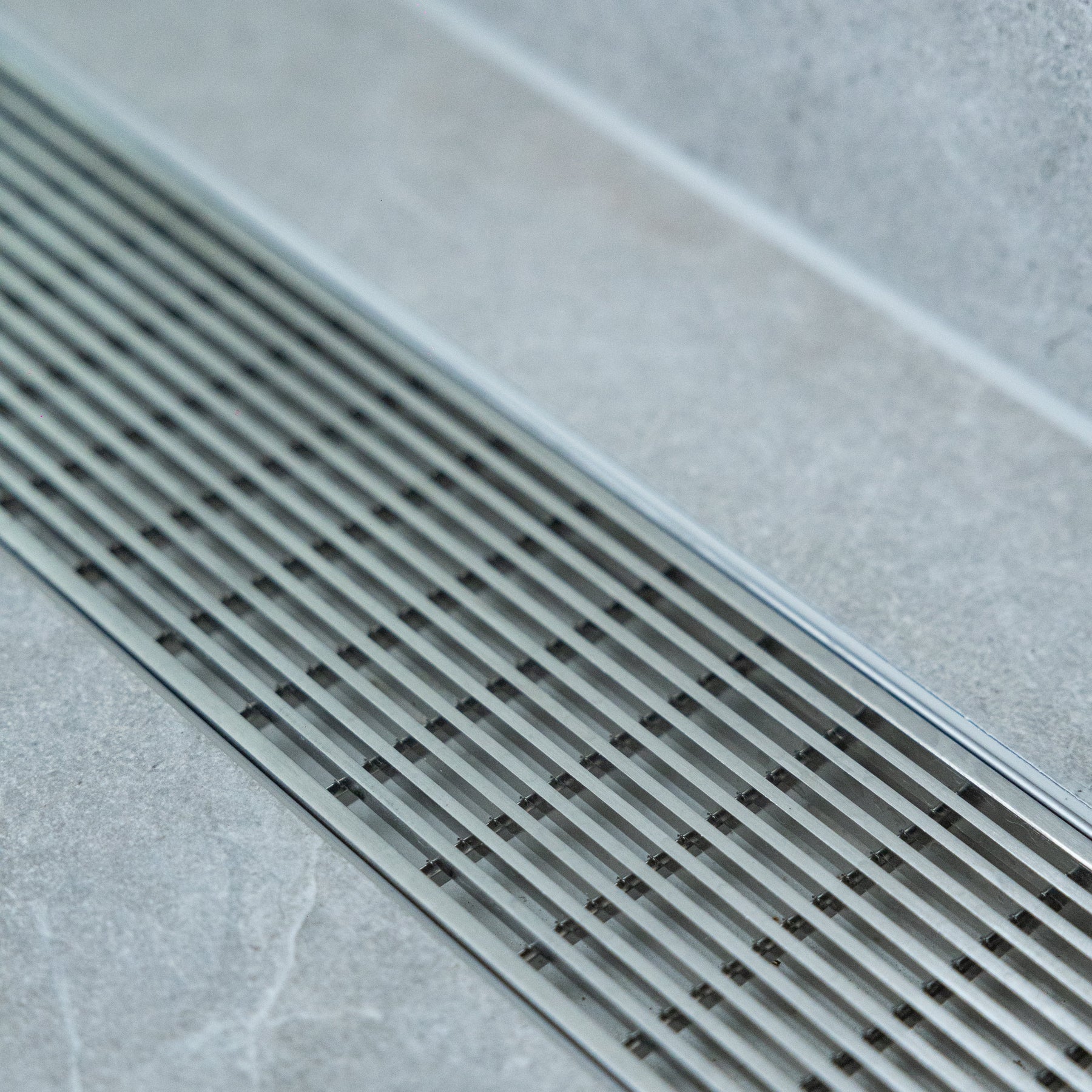 STAINLESS STEEL HEELGUARD GRATE & ALUMINIUM DRAIN CHANNEL