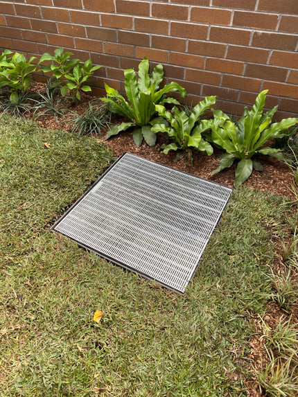 PLASTIC DRAINAGE PIT WITH GALVANISED GRATE